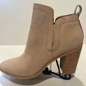 Dolce Vita Sirano Neutral Tone (Dune Suede) Ankle Boot Wooden-Style Block Heel